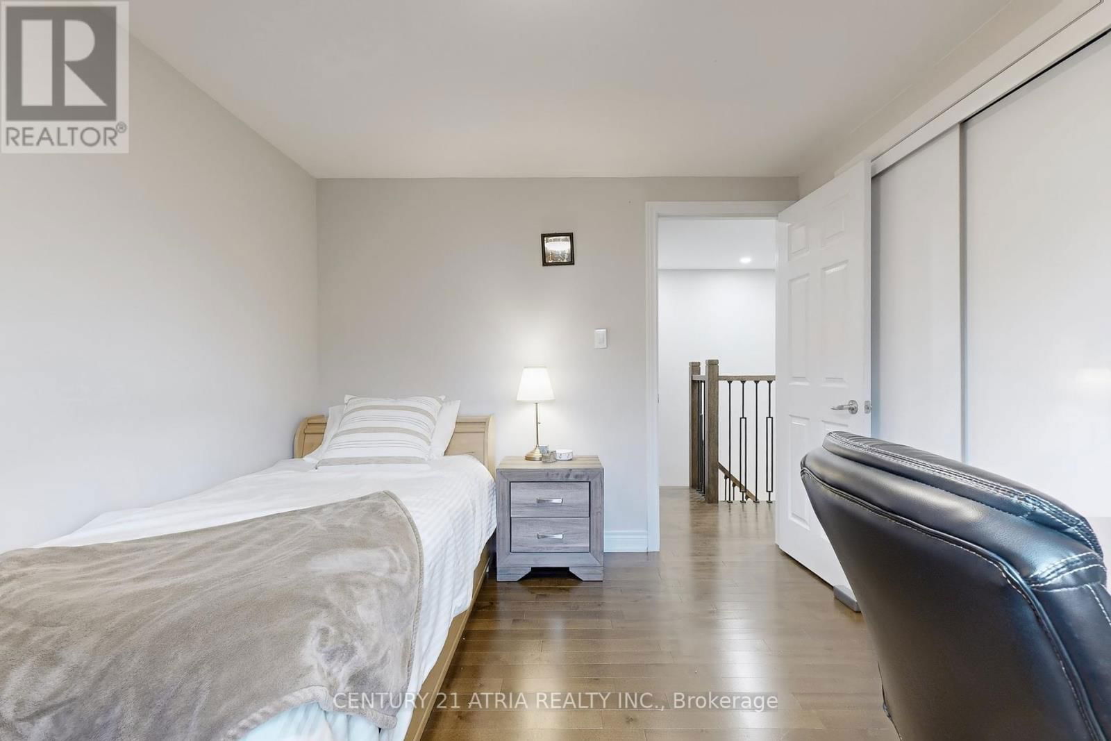 60 STEEPLEVIEW CRESCENT Image 31