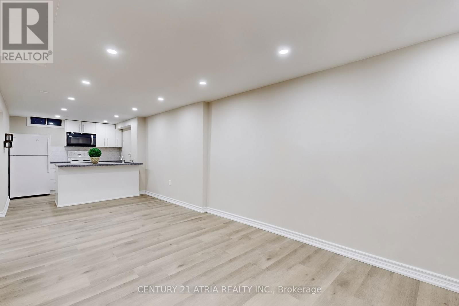 60 STEEPLEVIEW CRESCENT Image 34