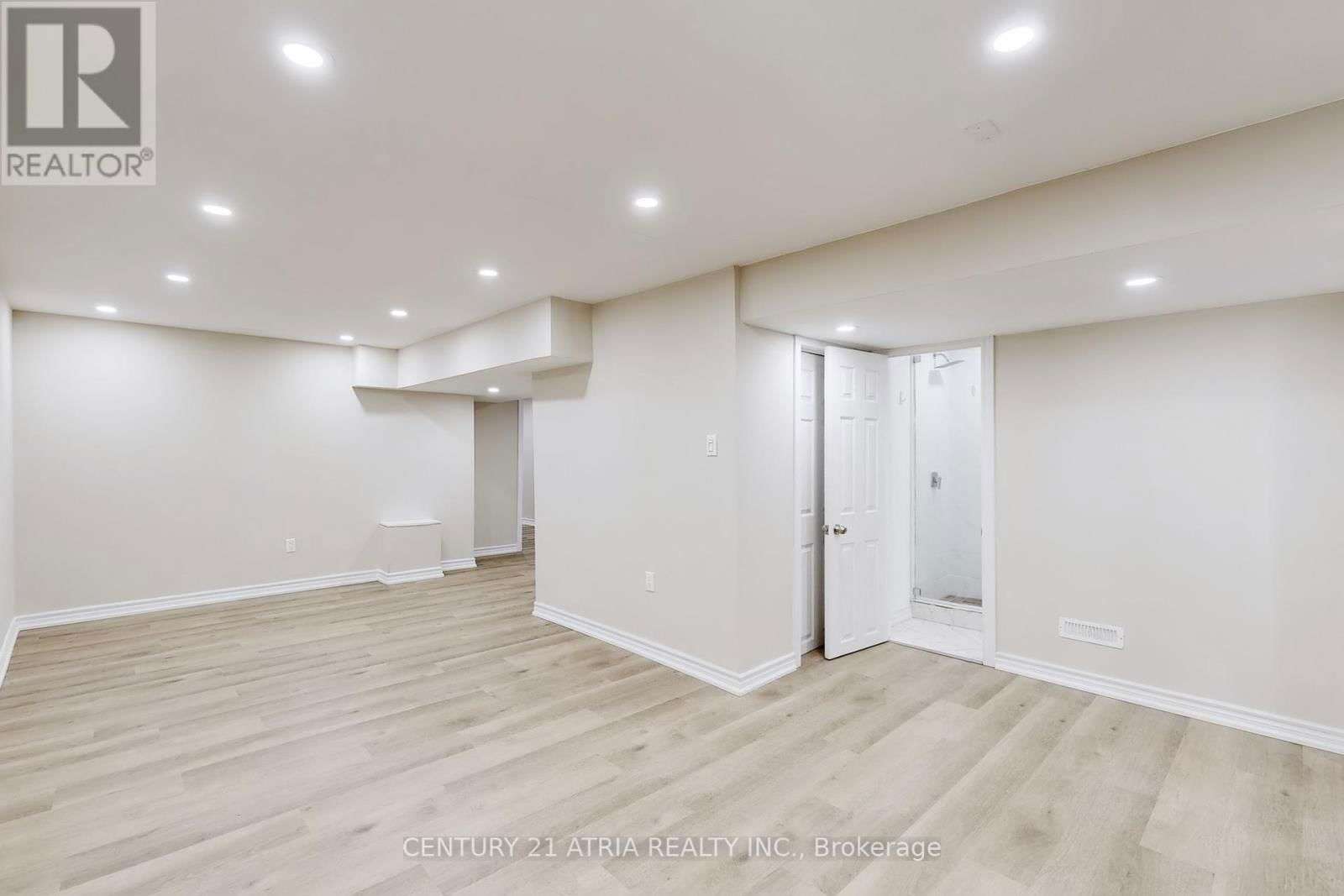 60 STEEPLEVIEW CRESCENT Image 35