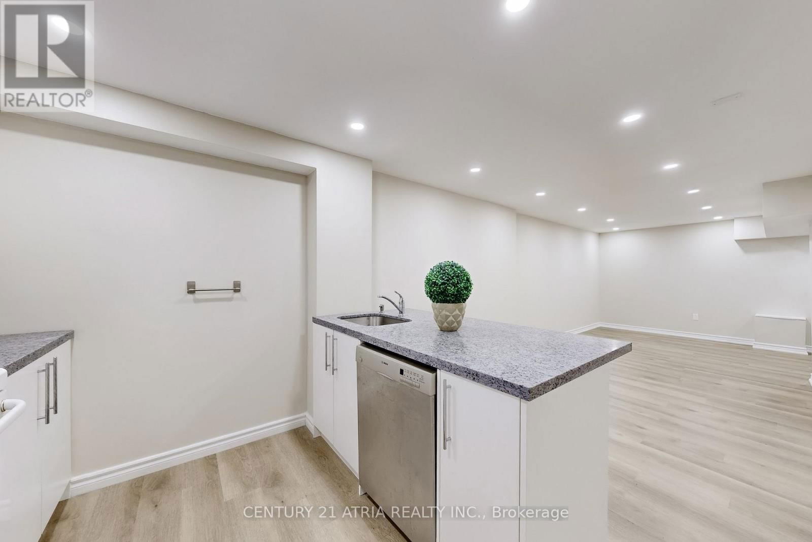60 STEEPLEVIEW CRESCENT Image 37