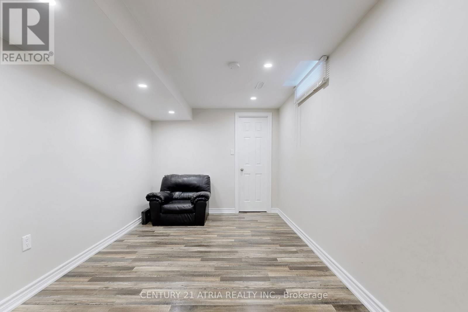 60 STEEPLEVIEW CRESCENT Image 39
