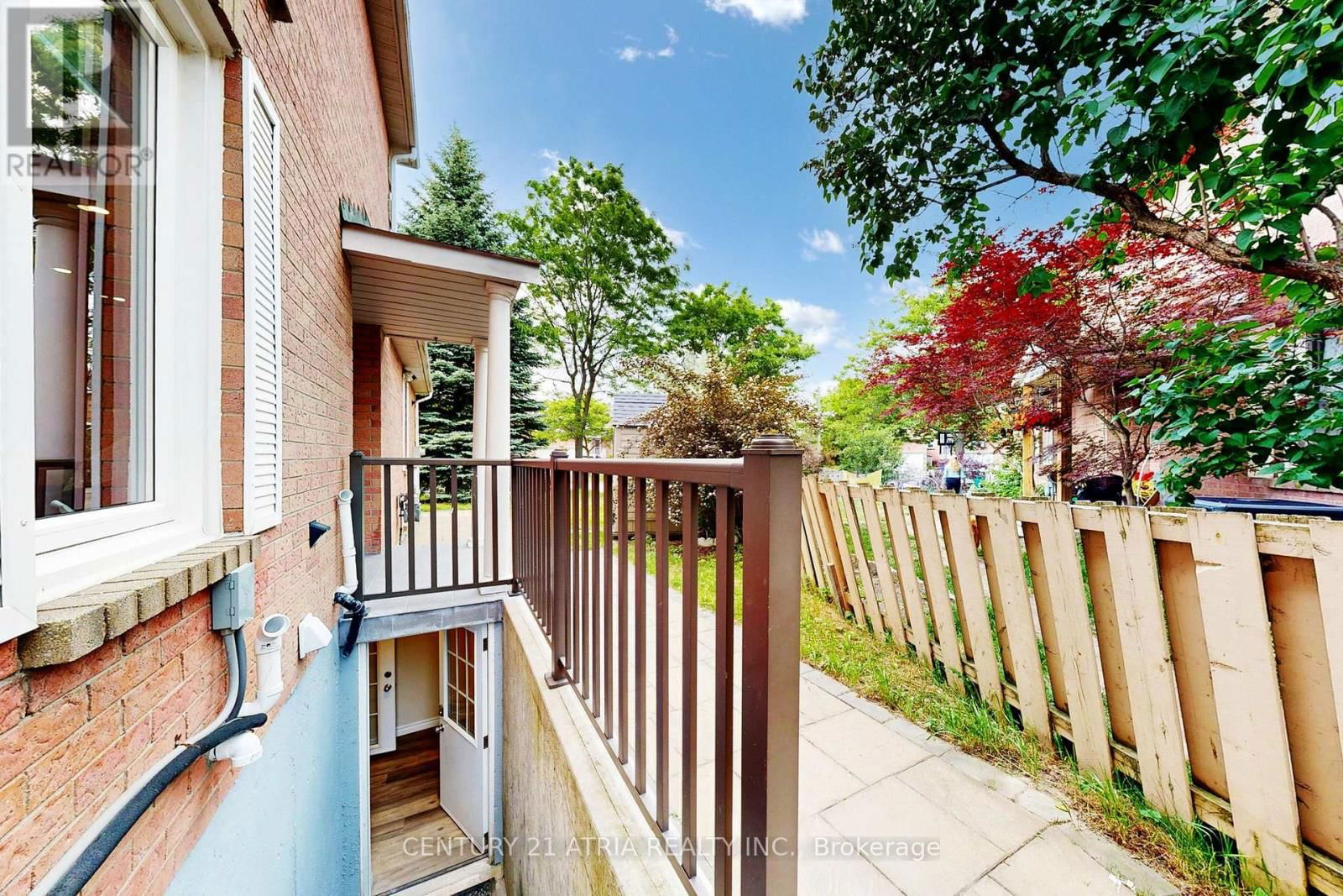 60 STEEPLEVIEW CRESCENT Image 40
