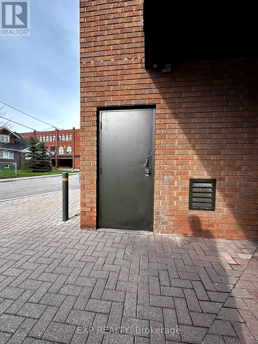 10019 KEELE STREET Image 14