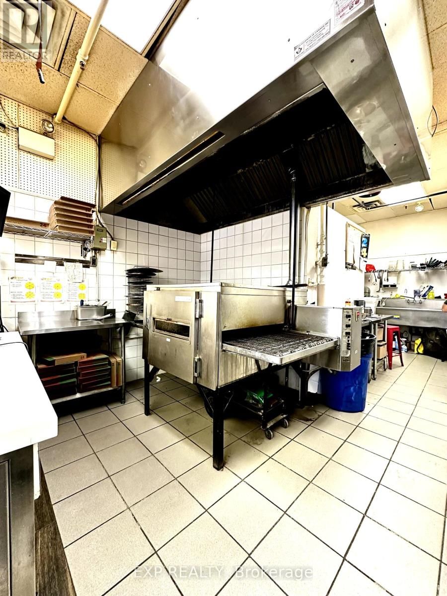 10019 KEELE STREET Image 4