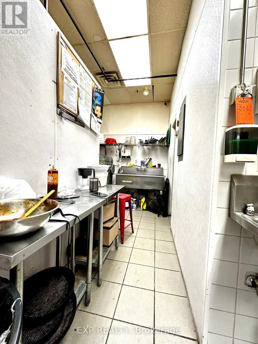 10019 KEELE STREET Image 6