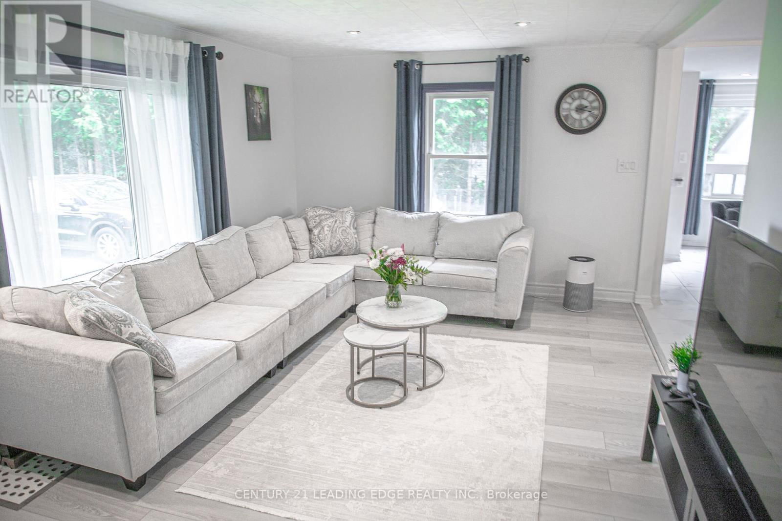 14376 JANE STREET Image 13