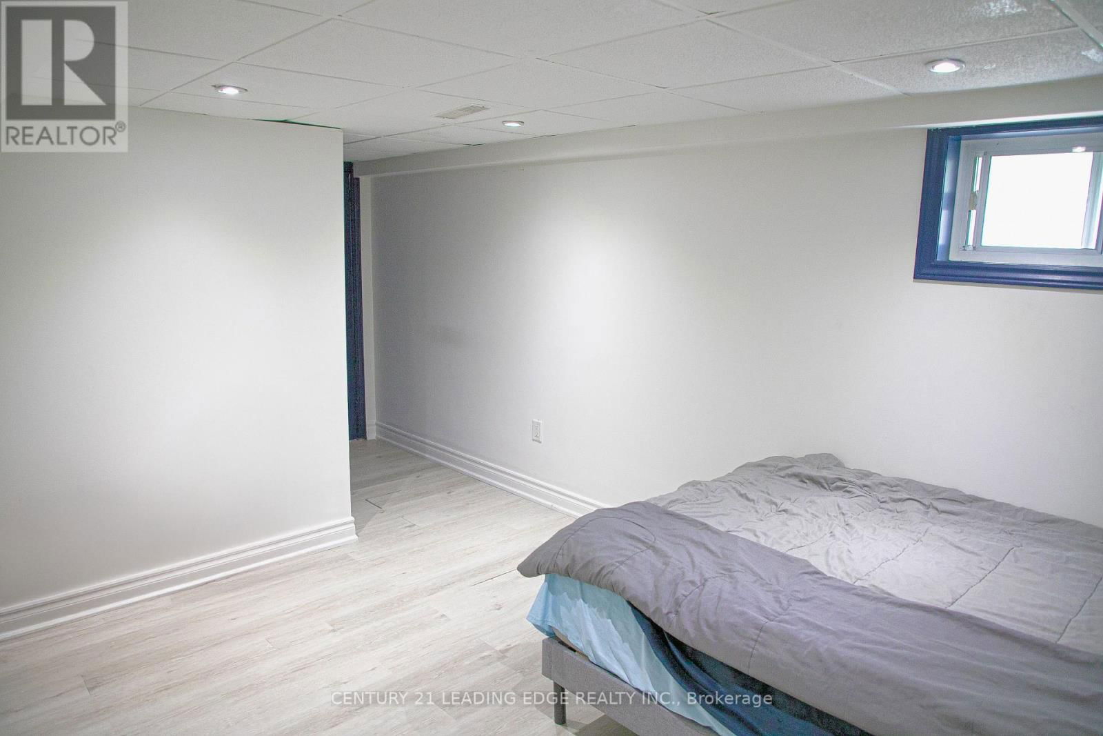 14376 JANE STREET Image 29