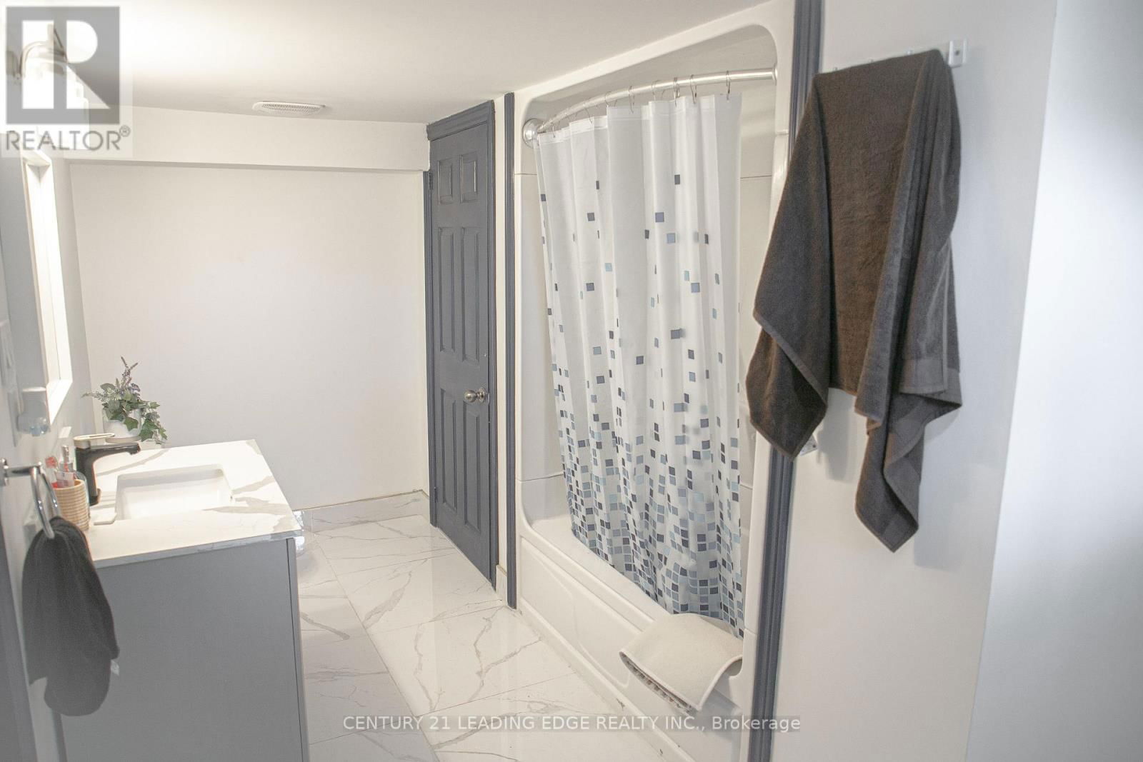 14376 JANE STREET Image 30