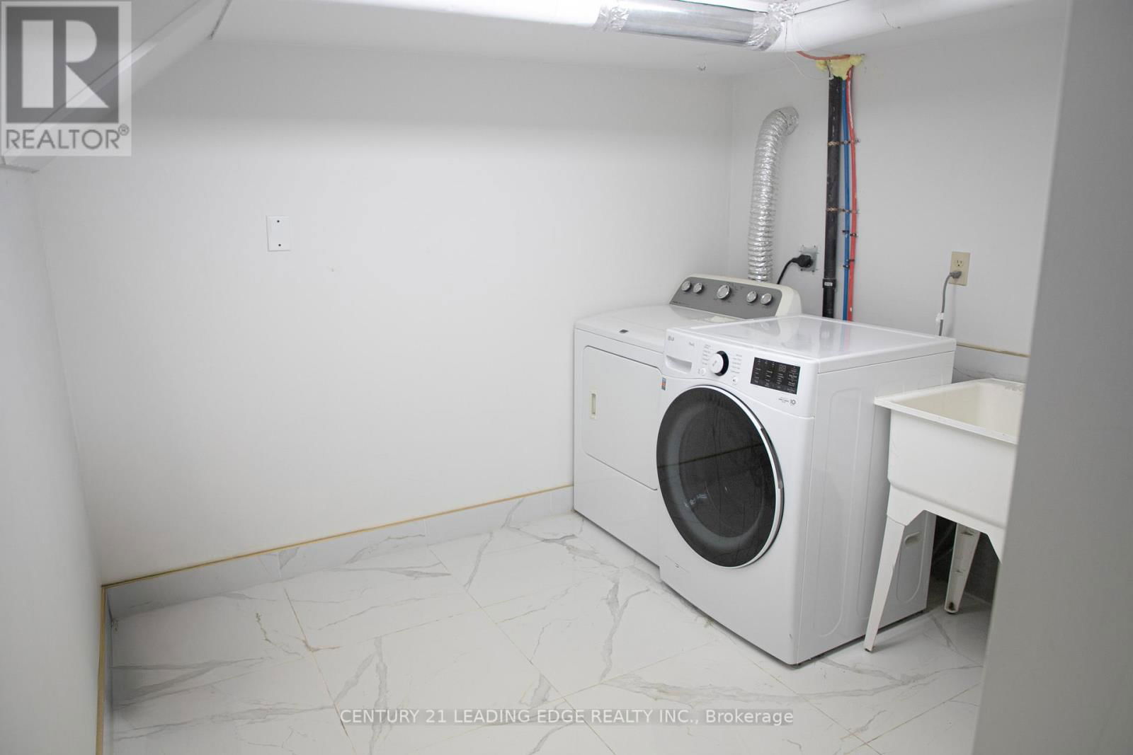 14376 JANE STREET Image 32