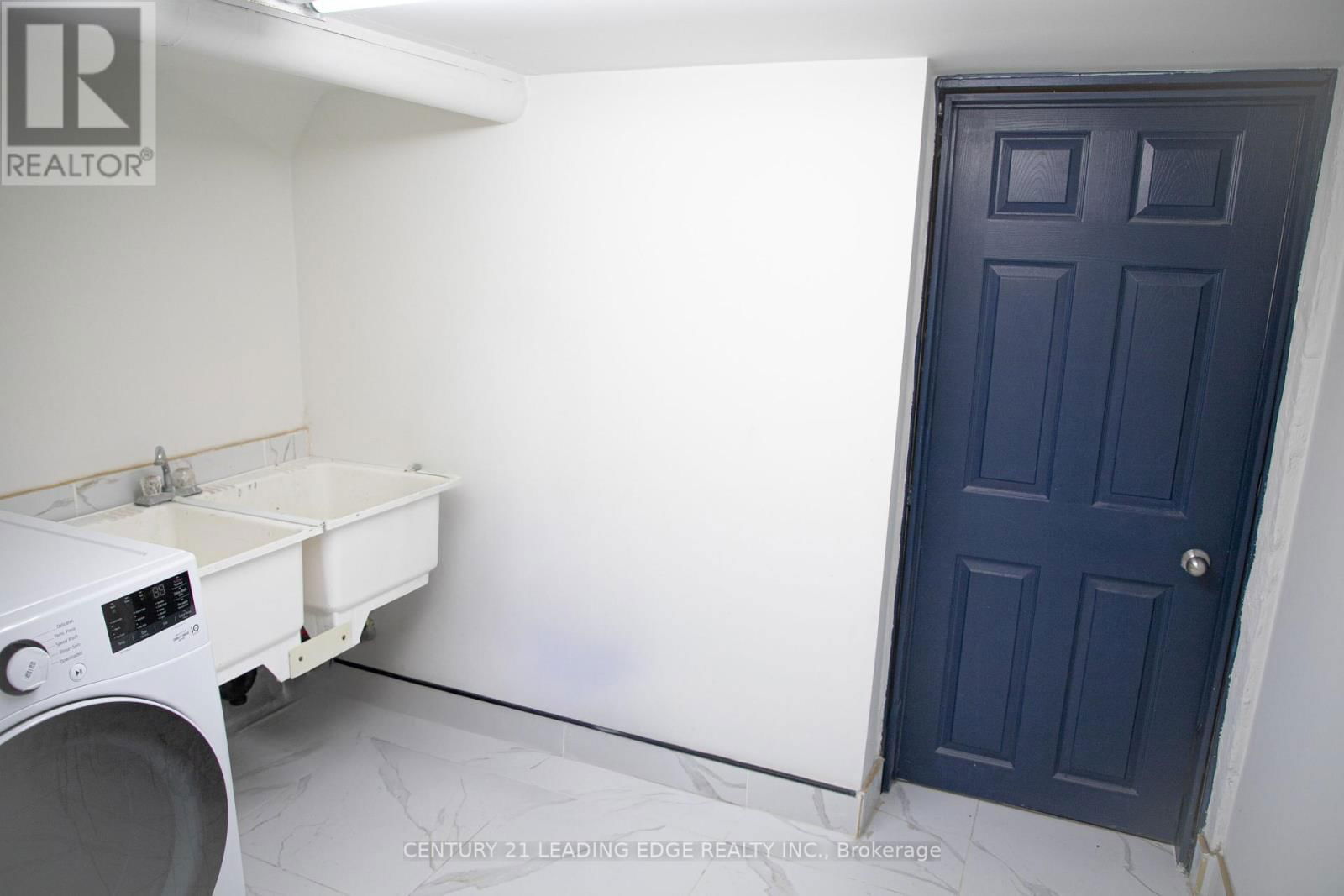 14376 JANE STREET Image 33