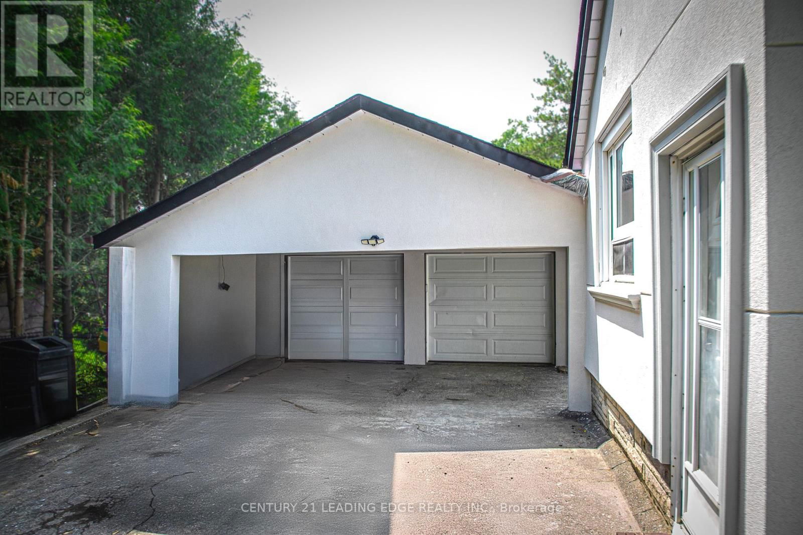 14376 JANE STREET Image 5