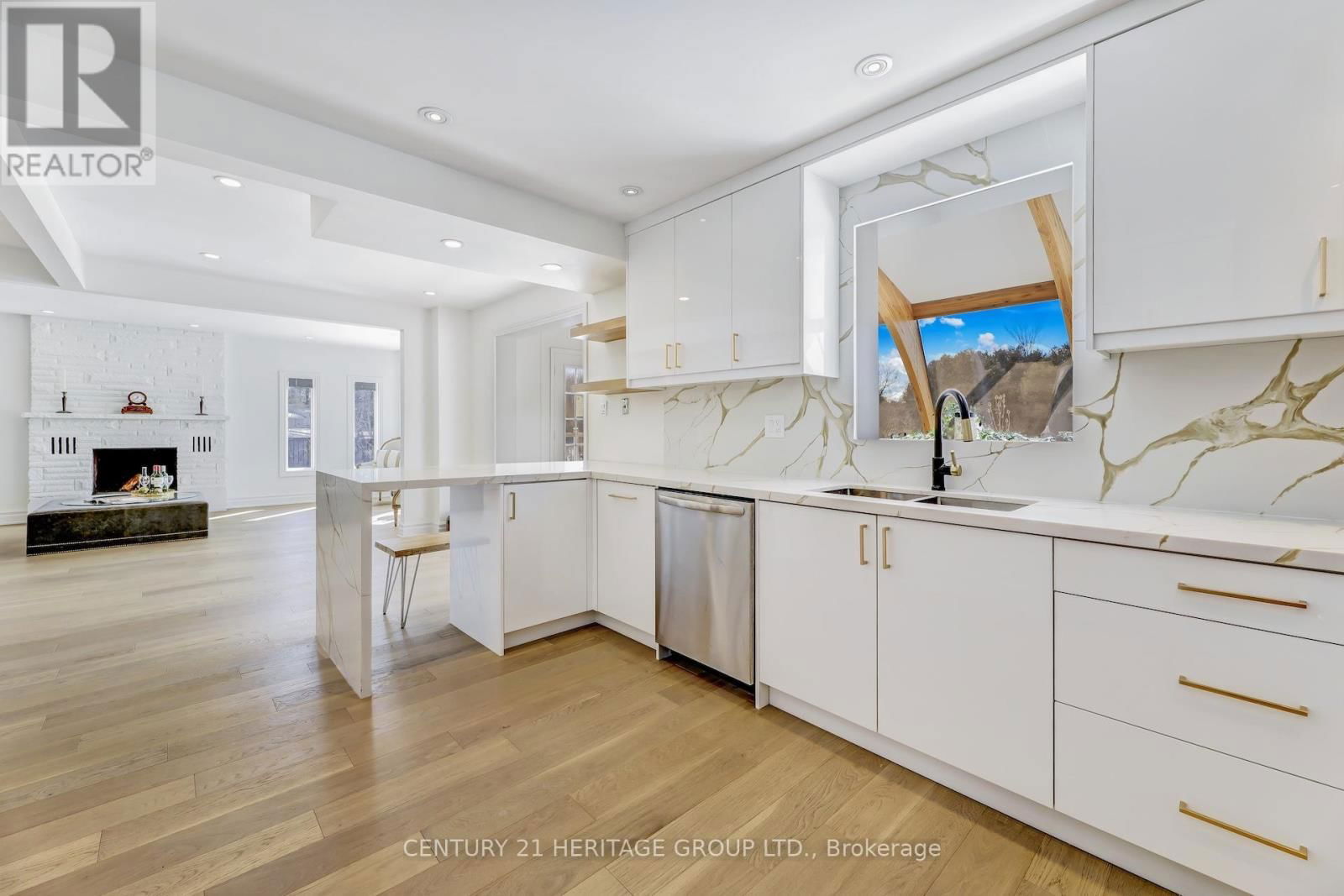 243 MURRAY DRIVE Image 13