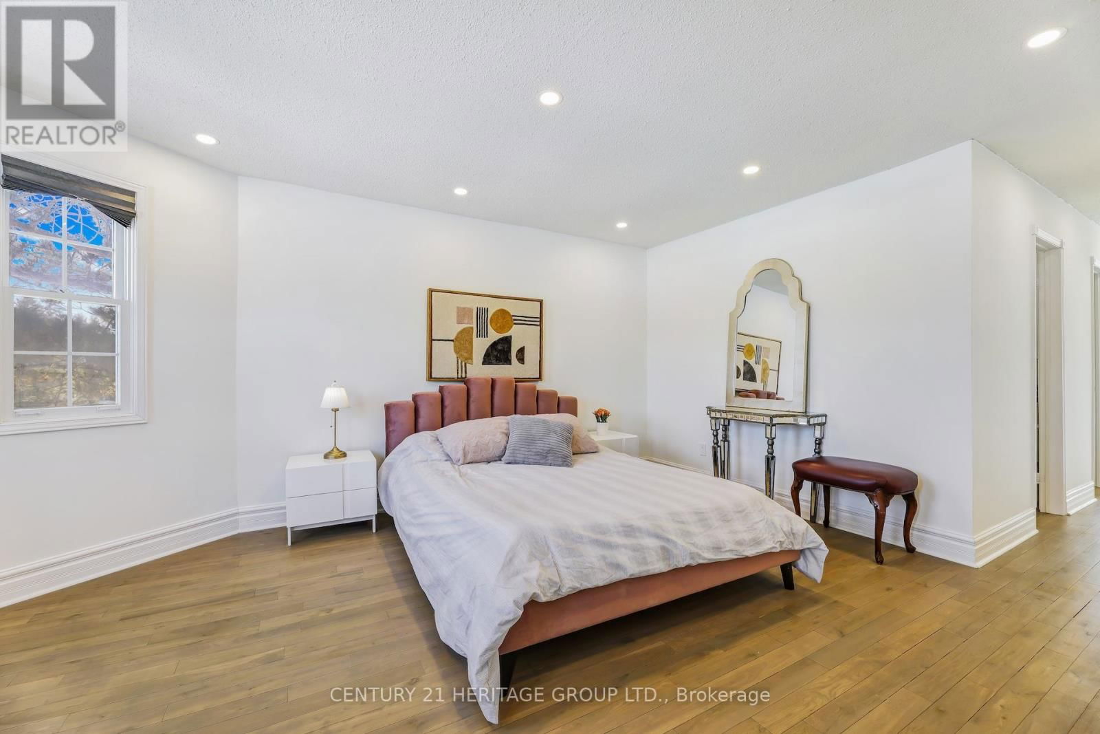 243 MURRAY DRIVE Image 24
