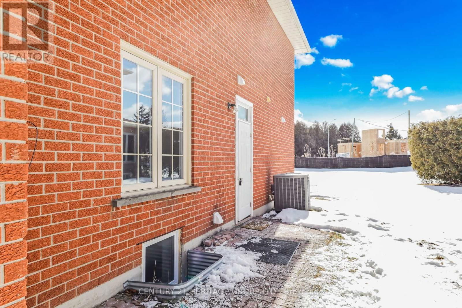 243 MURRAY DRIVE Image 32