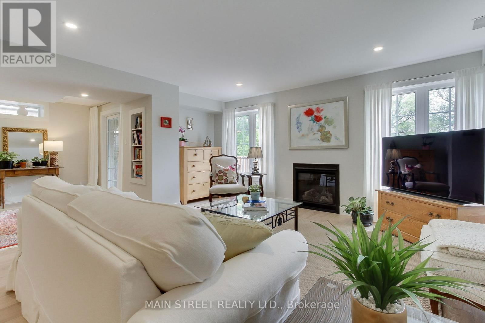 58 SHARONVIEW CRESCENT Image 32