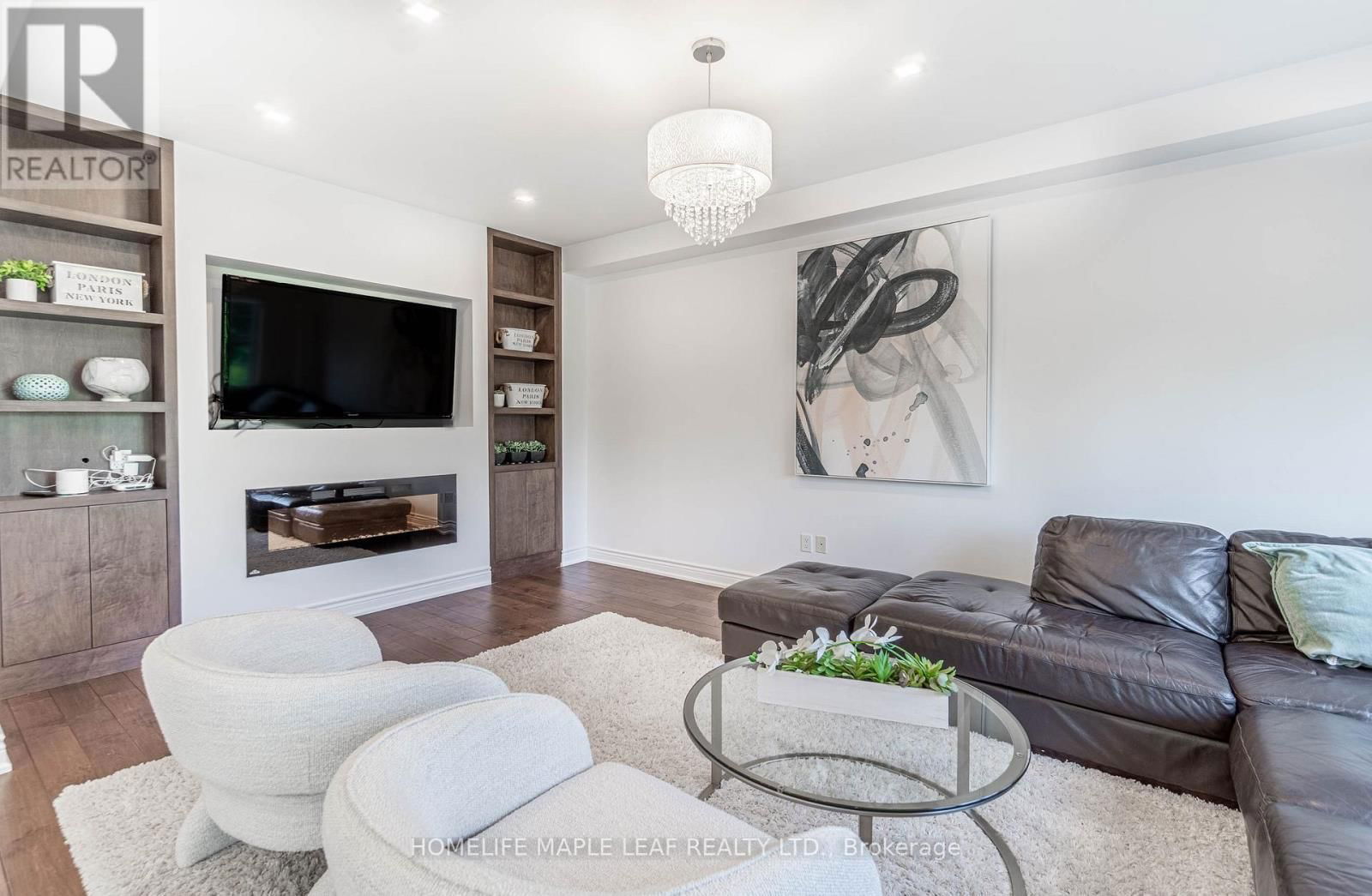 31 MAURIER BOULEVARD Image 10