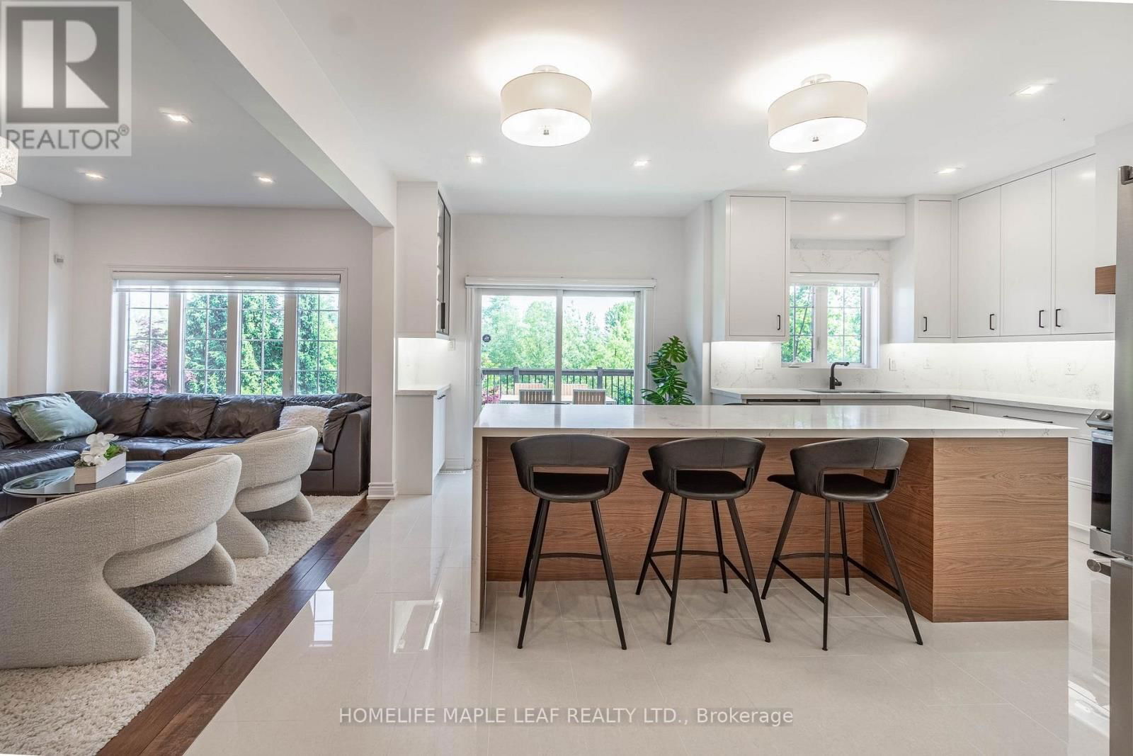 31 MAURIER BOULEVARD Image 11