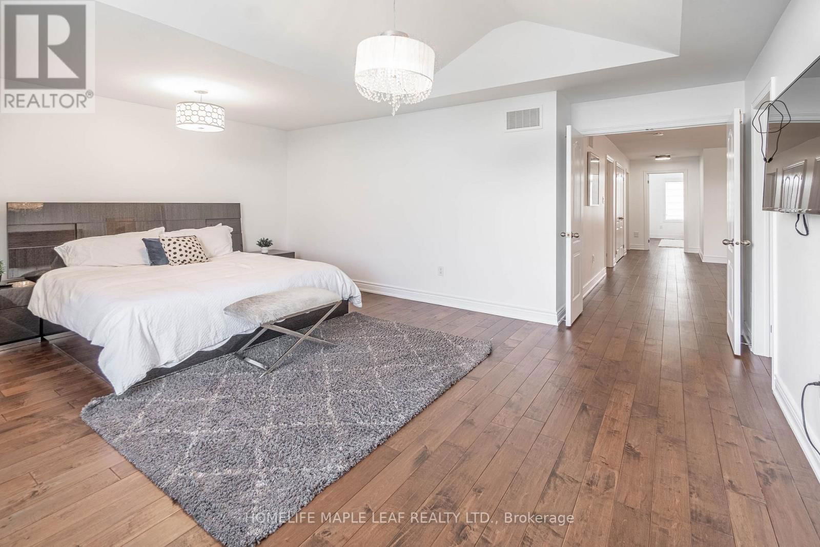 31 MAURIER BOULEVARD Image 14
