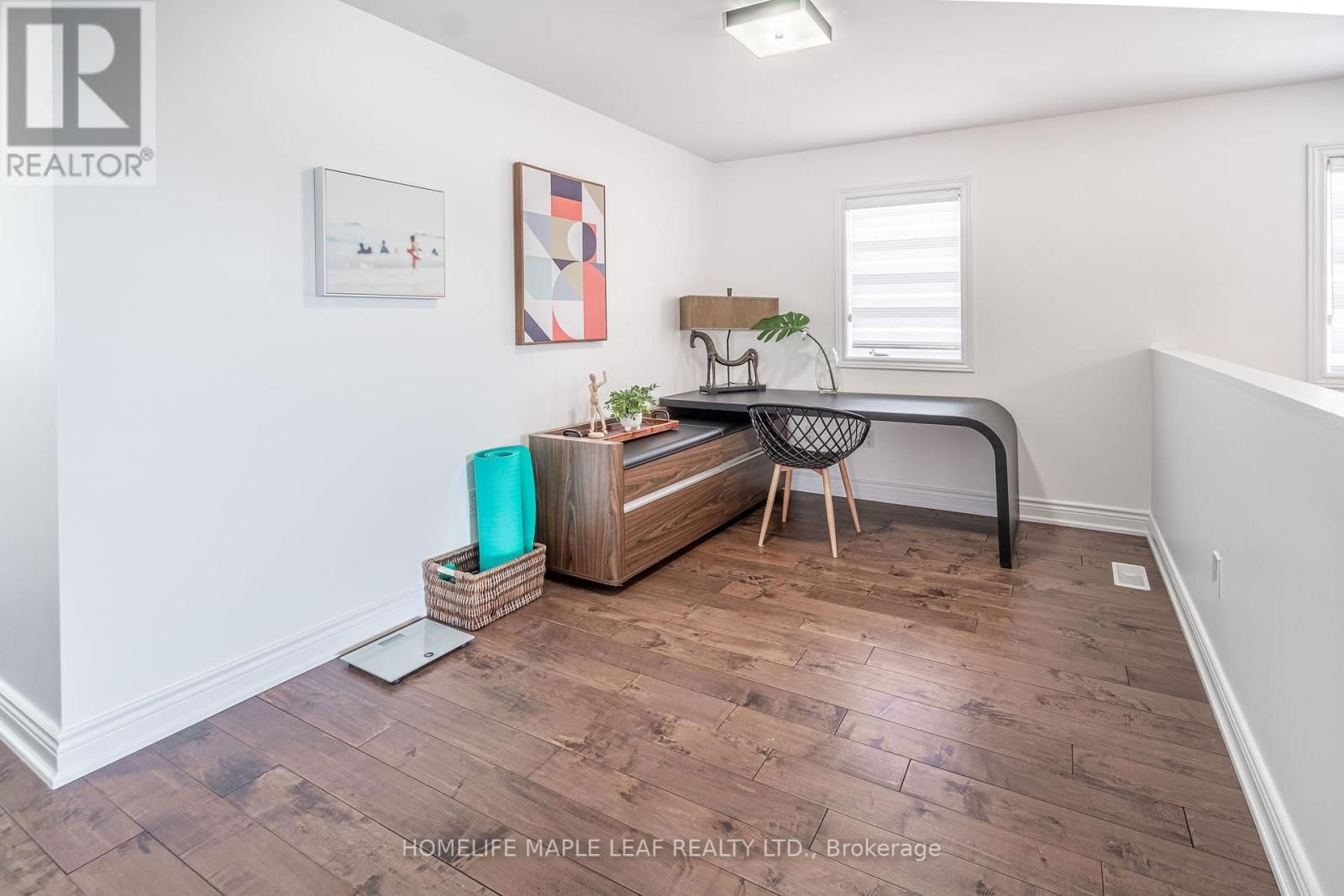 31 MAURIER BOULEVARD Image 18