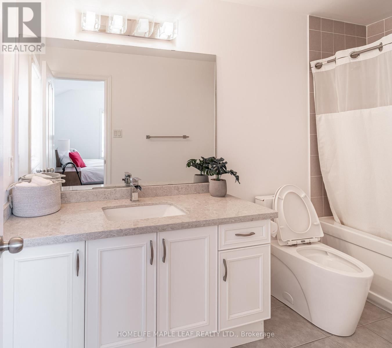 31 MAURIER BOULEVARD Image 23