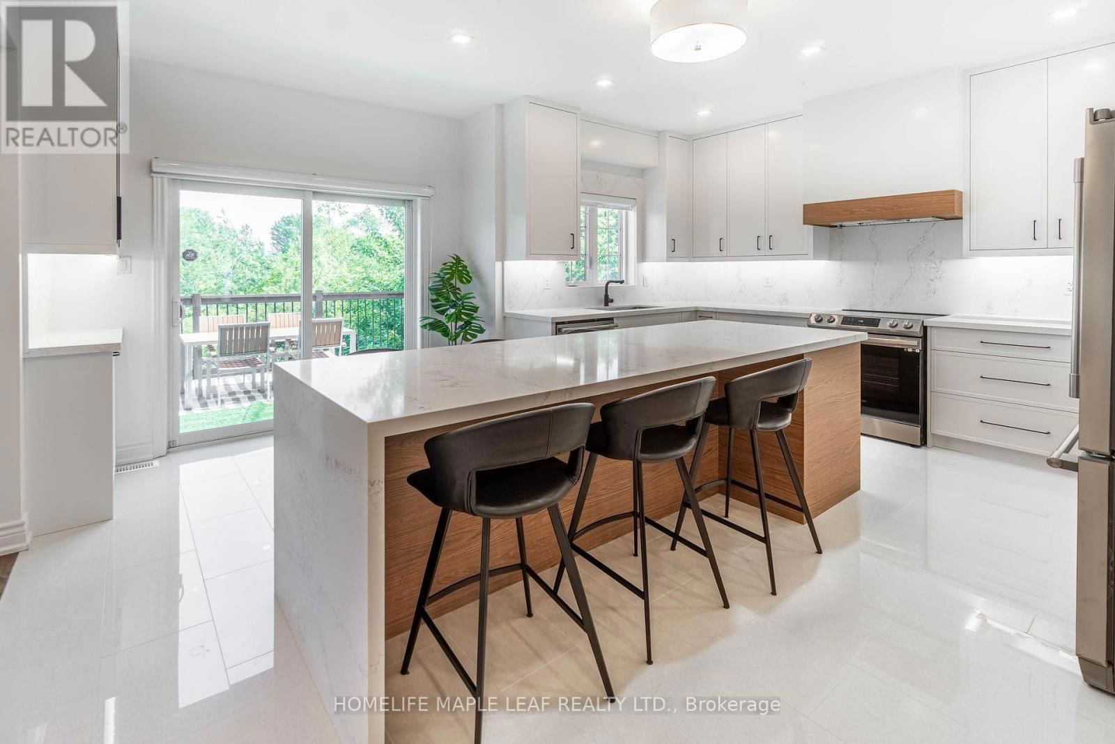 31 MAURIER BOULEVARD Image 8