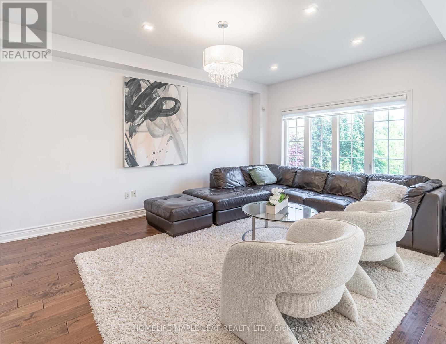 31 MAURIER BOULEVARD Image 9
