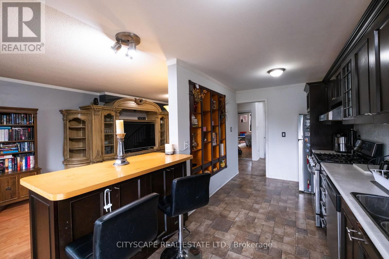 2176 FERGUSON STREET Image 10
