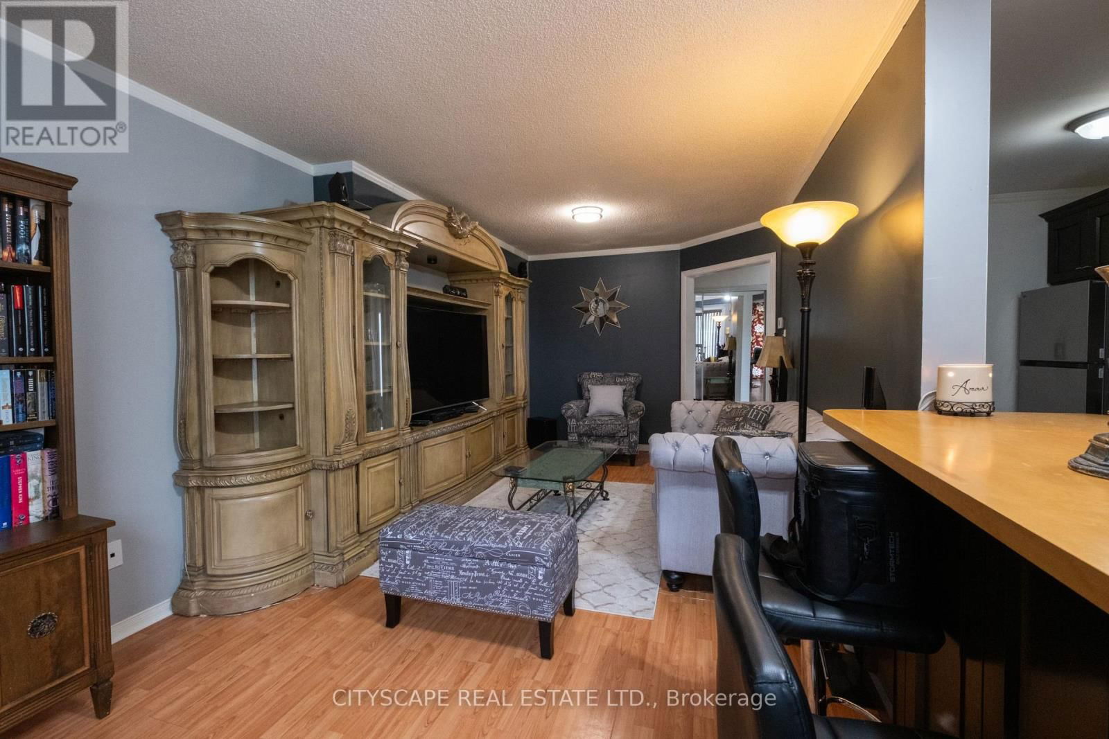 2176 FERGUSON STREET Image 4