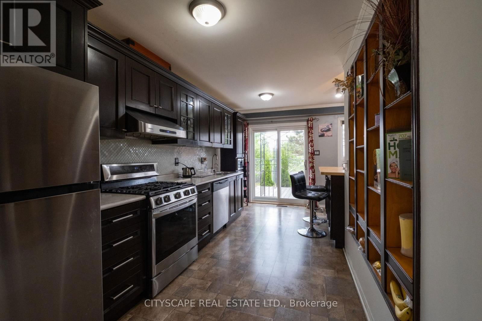 2176 FERGUSON STREET Image 9