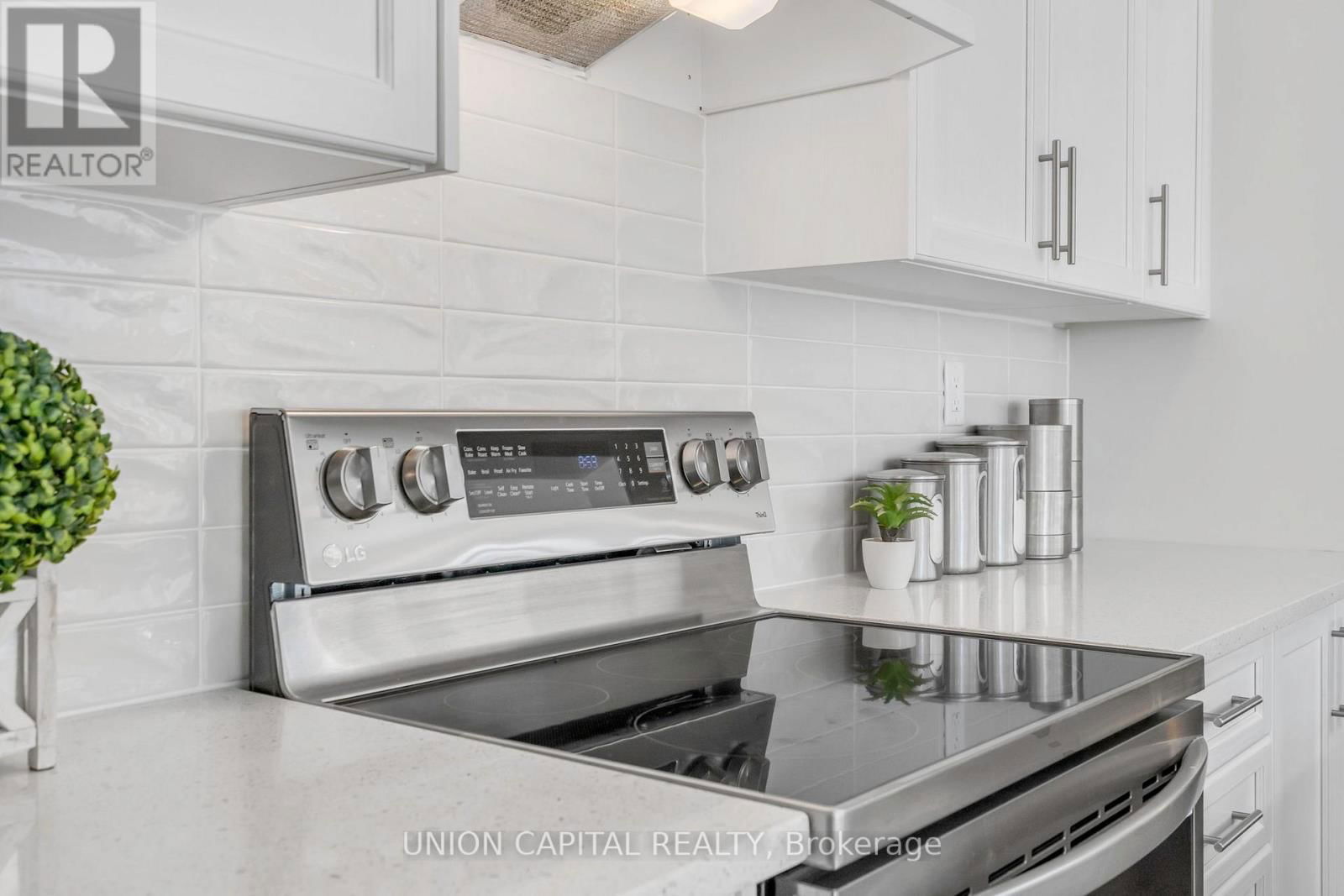 123 HALLDORSON AVENUE Image 11