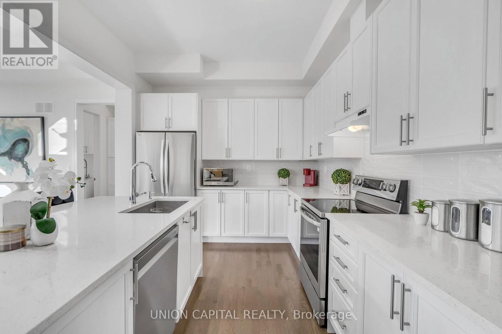 123 HALLDORSON AVENUE Image 12
