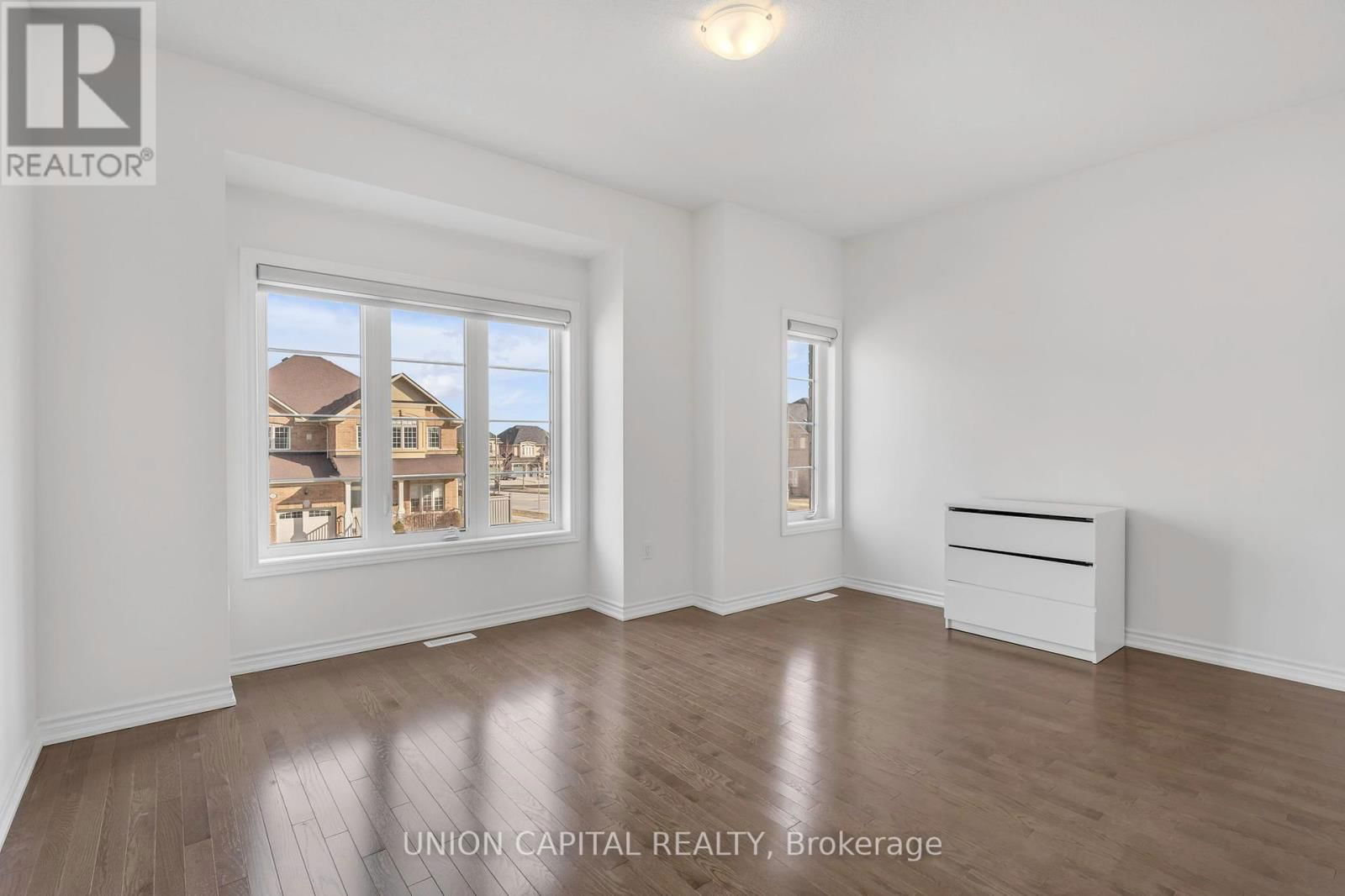 123 HALLDORSON AVENUE Image 32