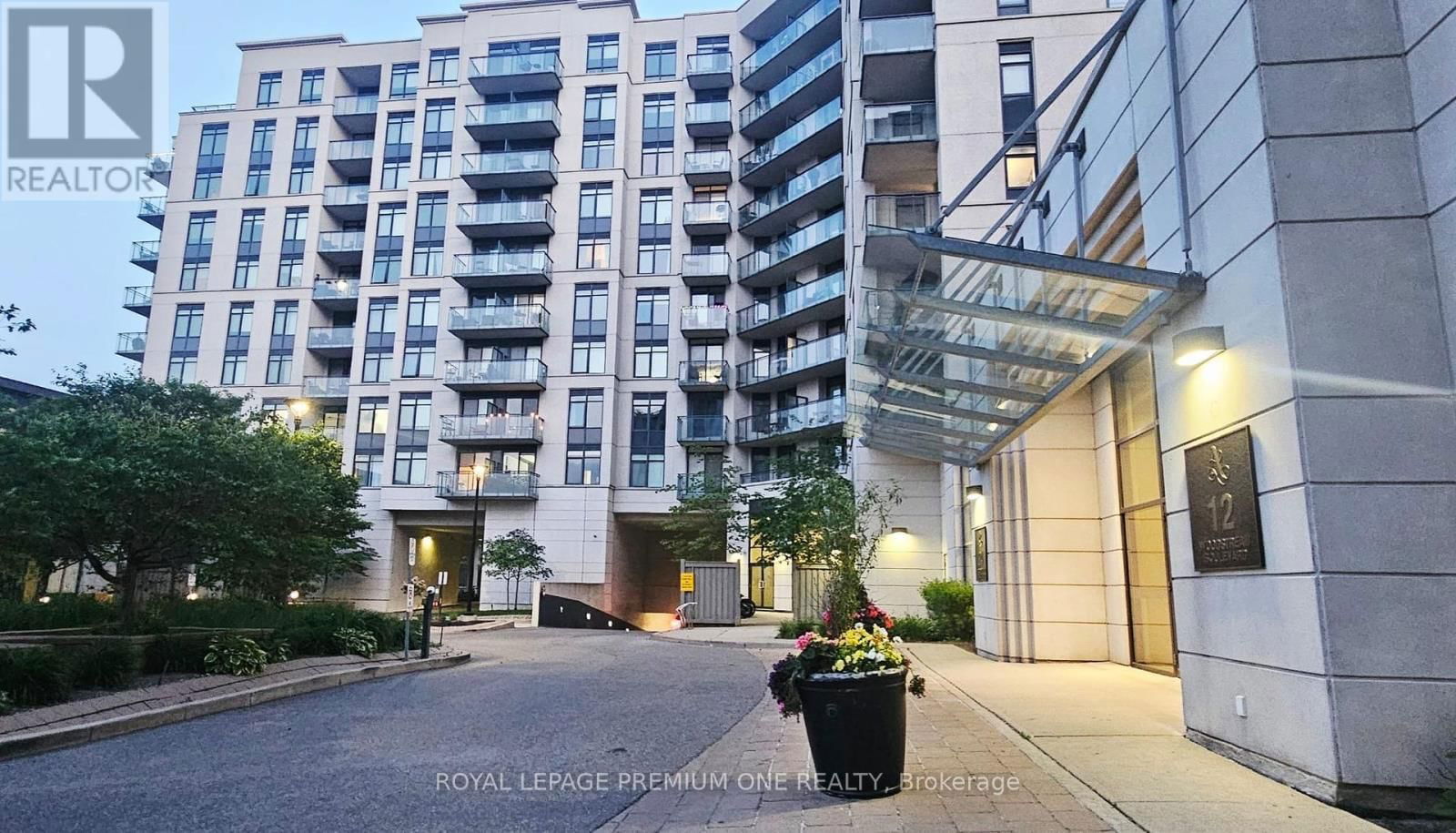 706 - 24 WOODSTREAM BOULEVARD Image 1