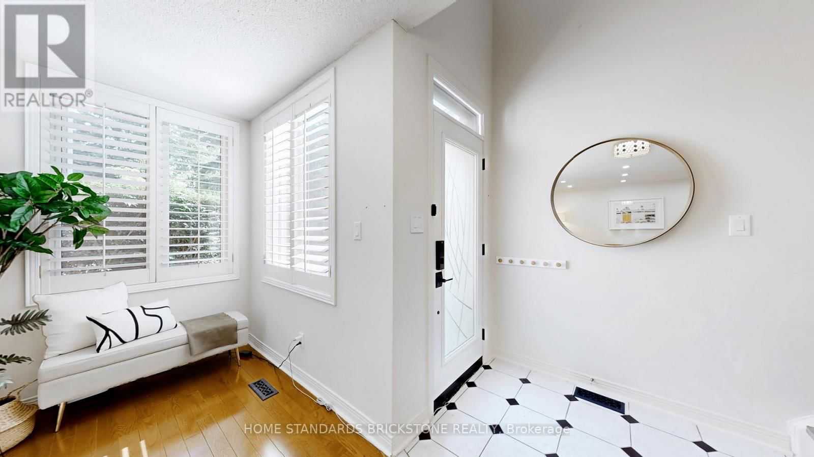20 BROWNSTONE CIRCLE Image 10