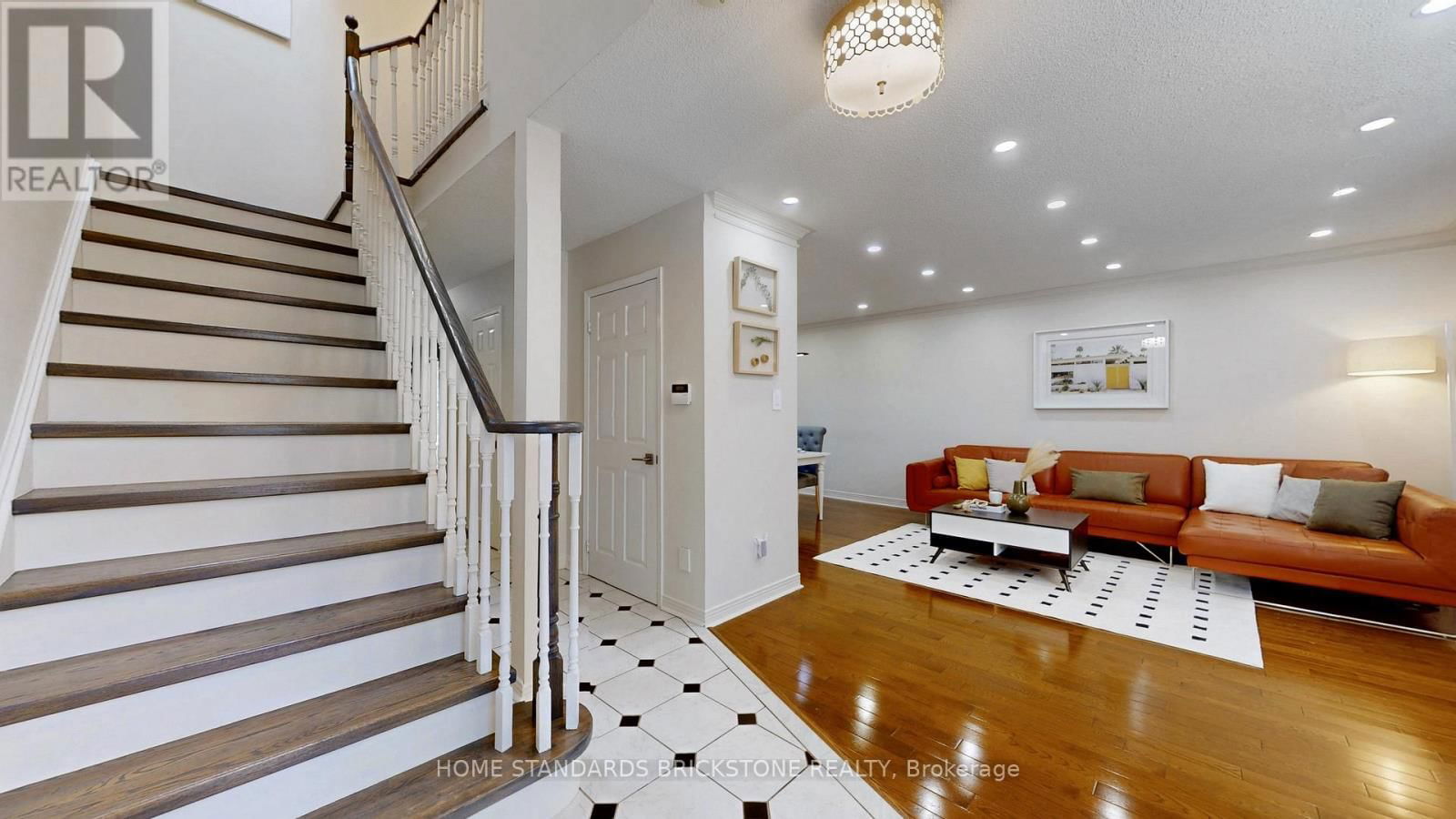 20 BROWNSTONE CIRCLE Image 11