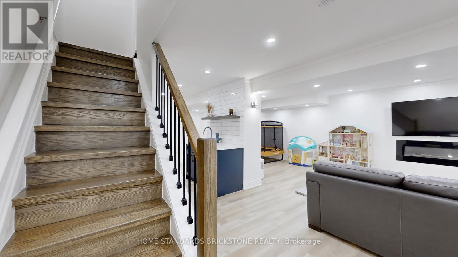 20 BROWNSTONE CIRCLE Image 20