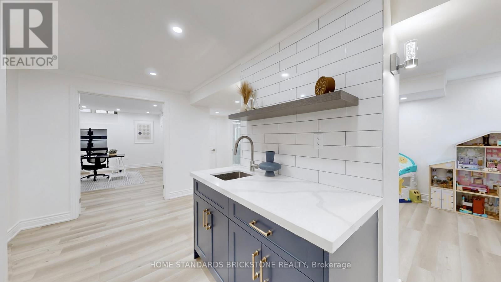 20 BROWNSTONE CIRCLE Image 22