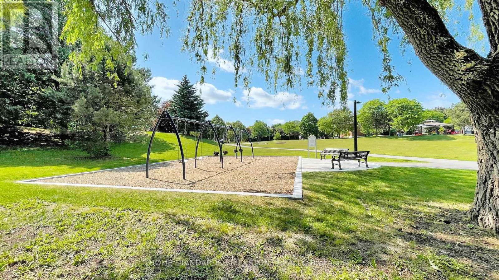 20 BROWNSTONE CIRCLE Image 31