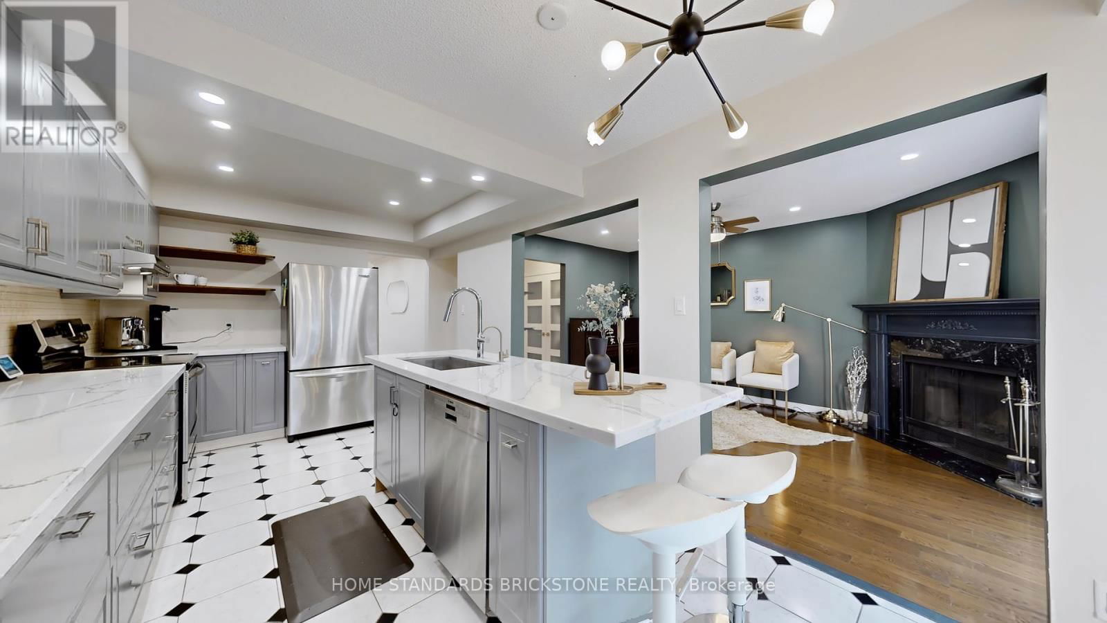 20 BROWNSTONE CIRCLE Image 7