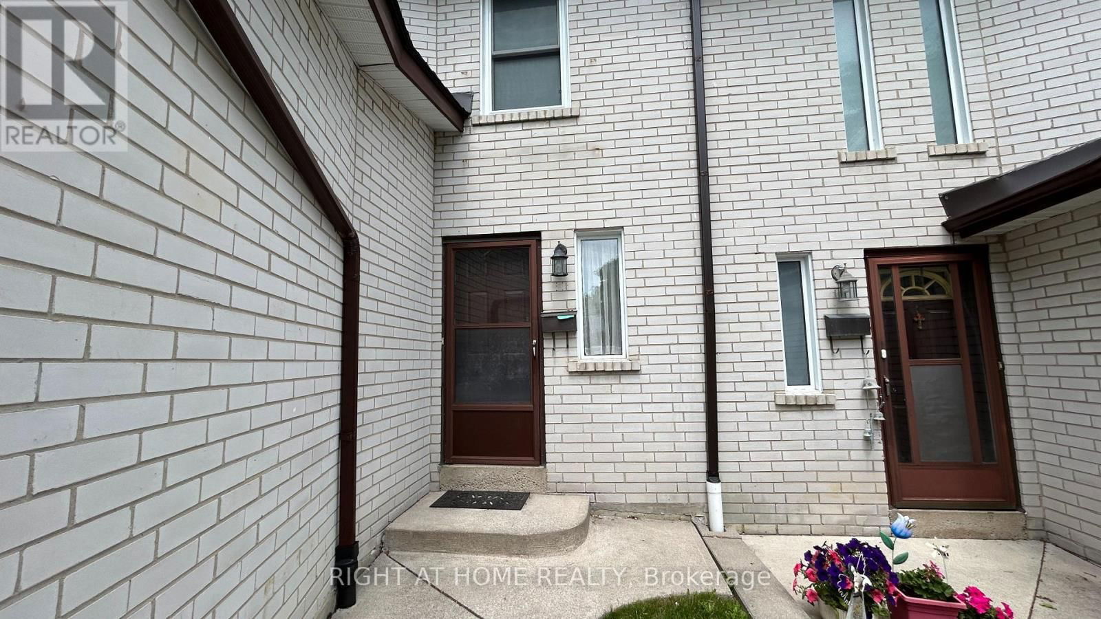 327 - 26 NILES WAY Image 2