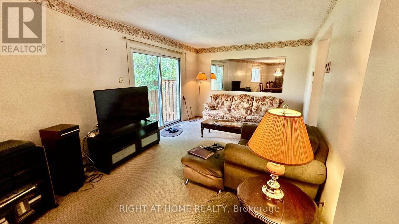 327 - 26 NILES WAY Image 8