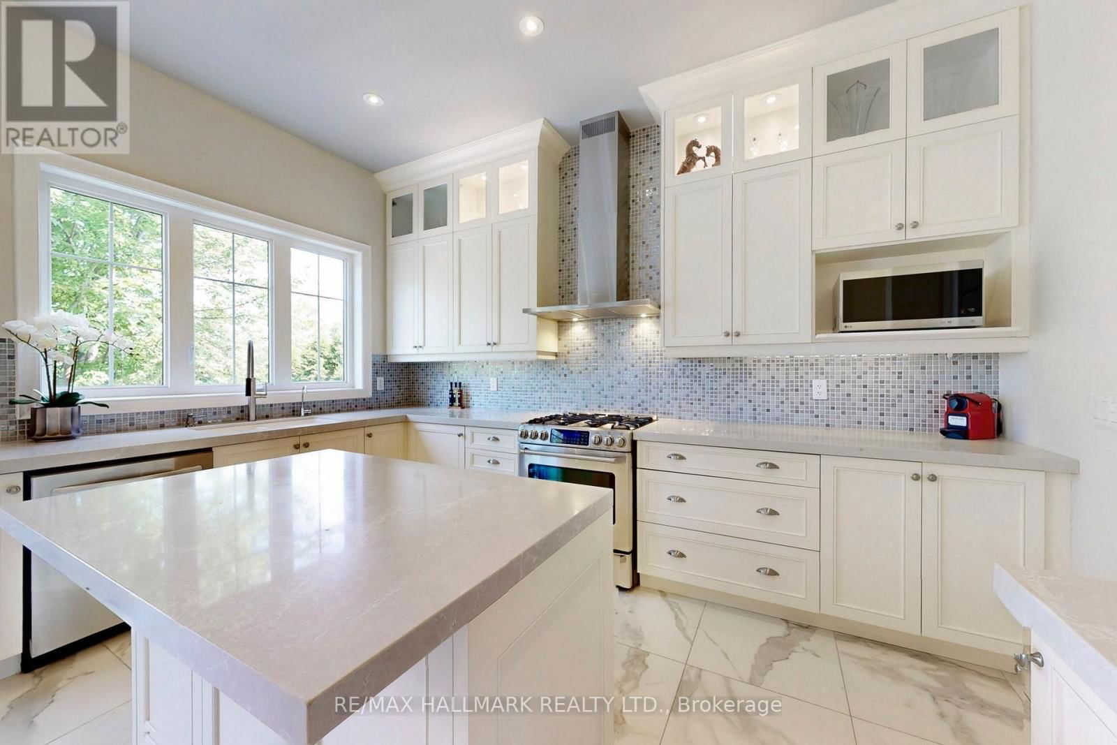 27 EMERALD HEIGHTS DRIVE Image 20