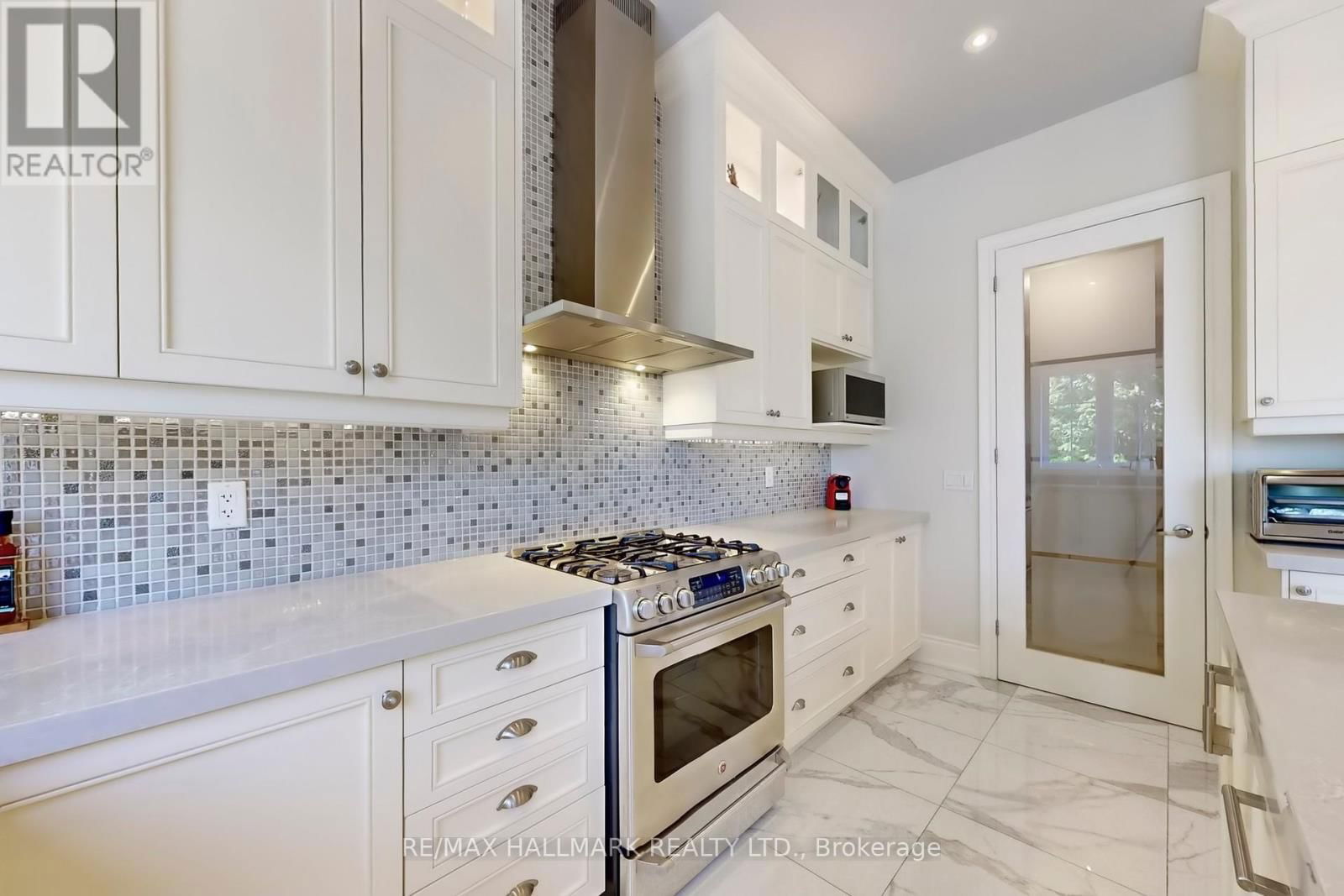 27 EMERALD HEIGHTS DRIVE Image 22