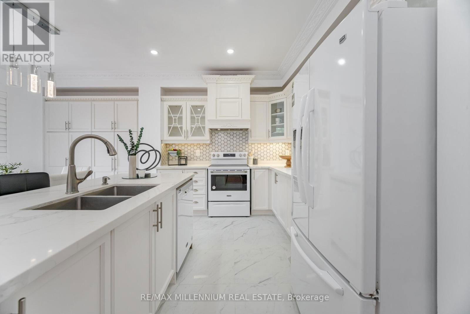 102 LAURIER AVENUE Image 12