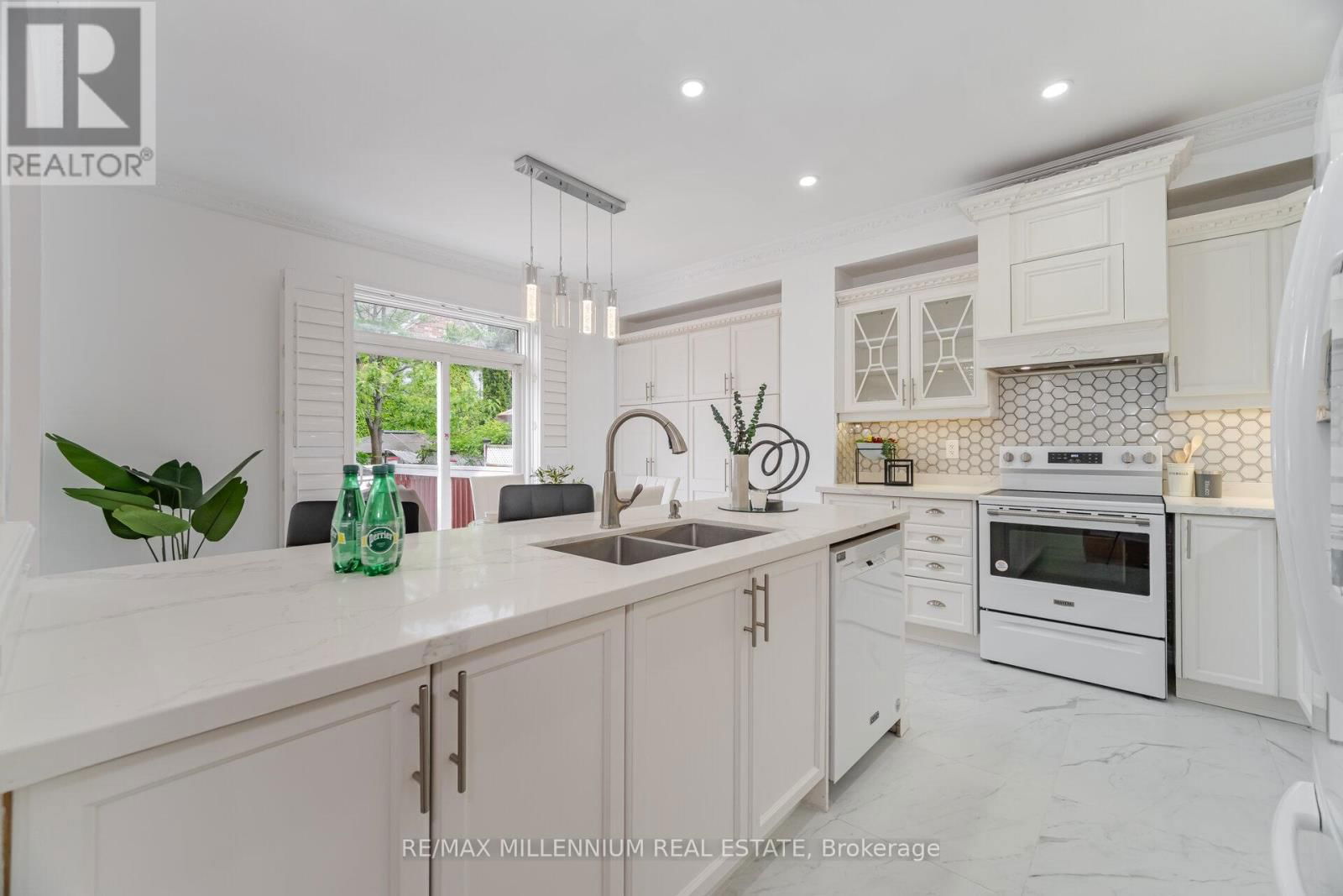 102 LAURIER AVENUE Image 13