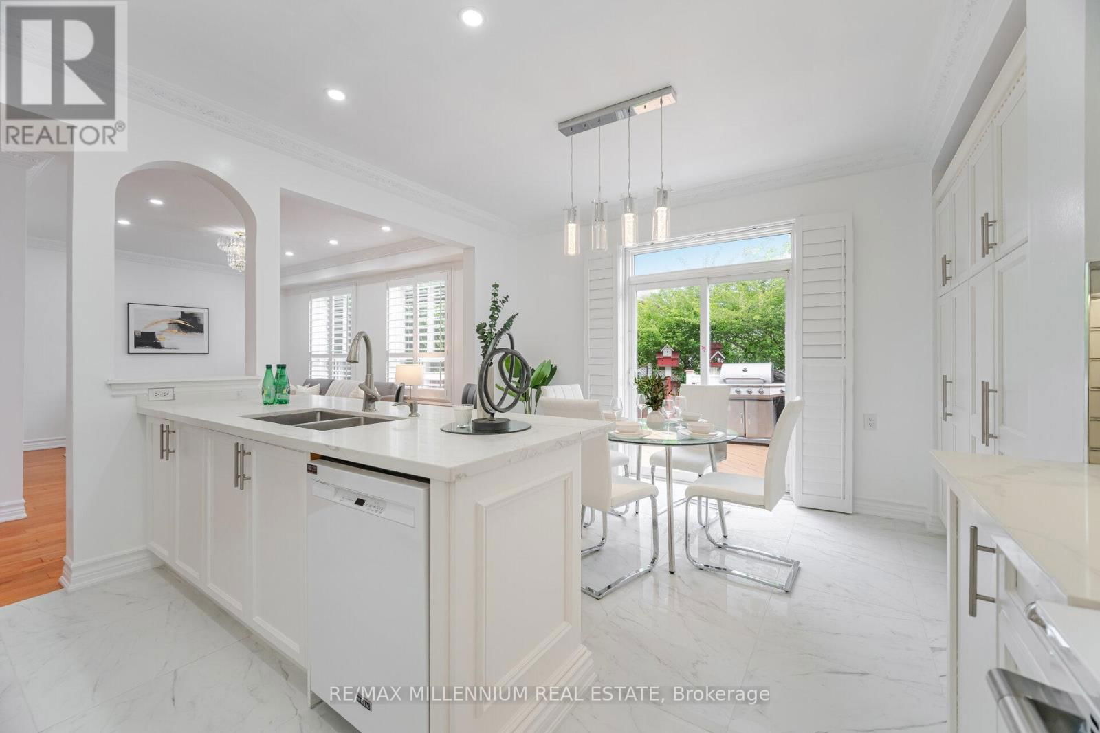 102 LAURIER AVENUE Image 14