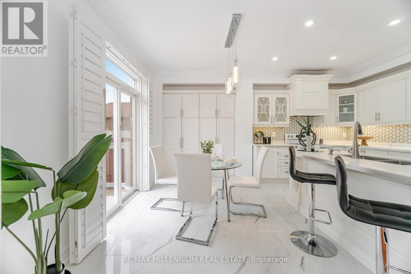 102 LAURIER AVENUE Image 15
