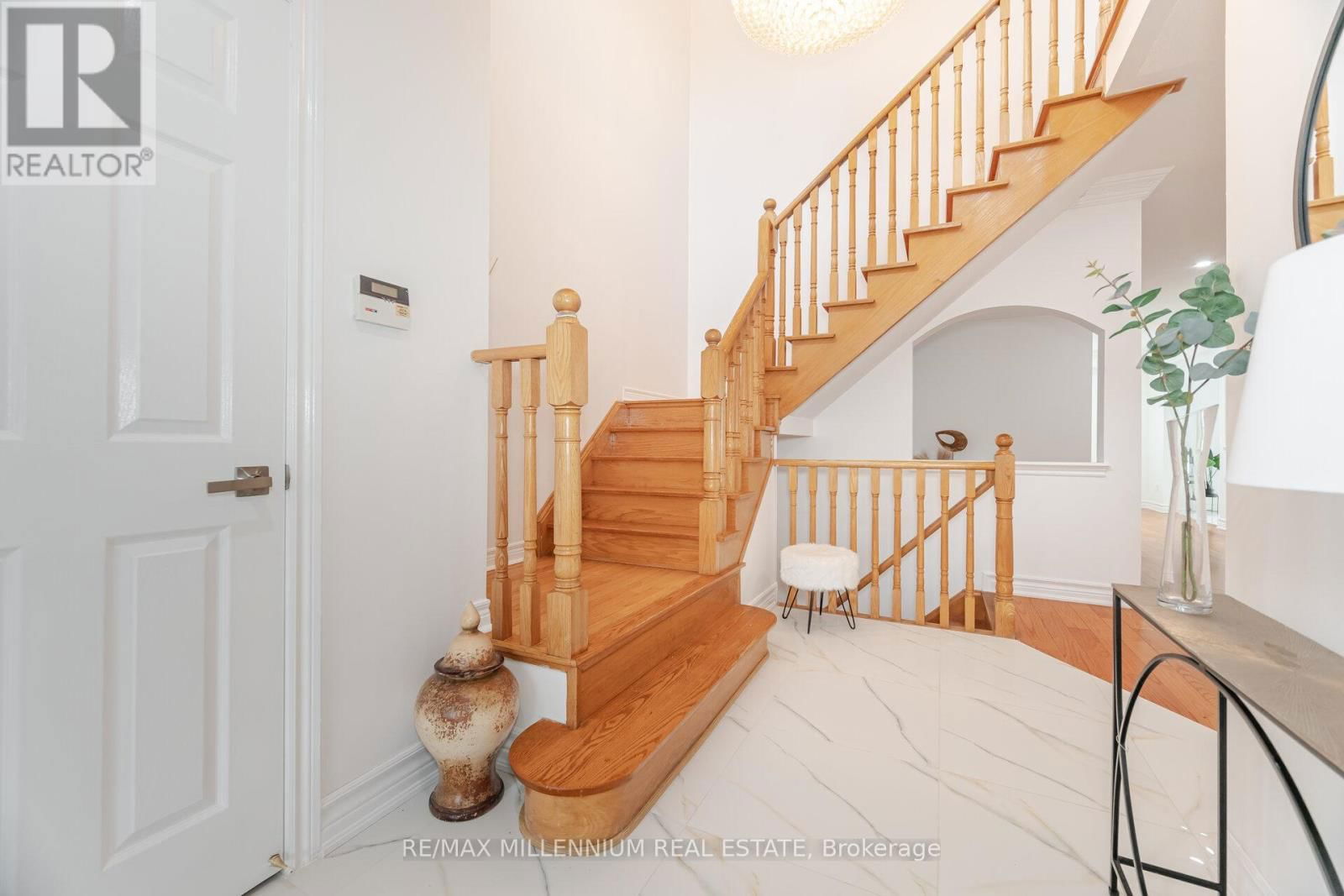 102 LAURIER AVENUE Image 24