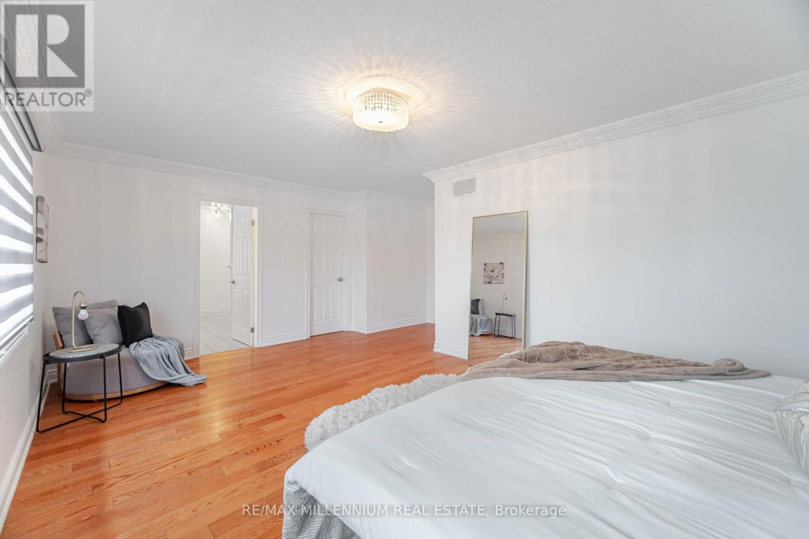 102 LAURIER AVENUE Image 30