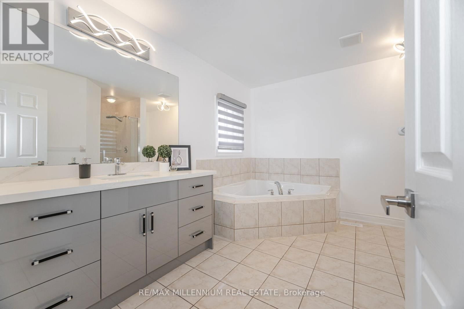 102 LAURIER AVENUE Image 31